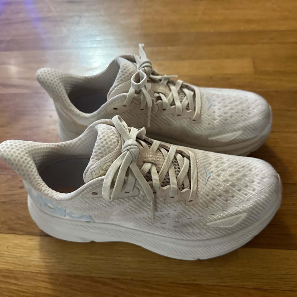 Hoka Clifton 9 Running Shoes in color shifting sand and eggnog